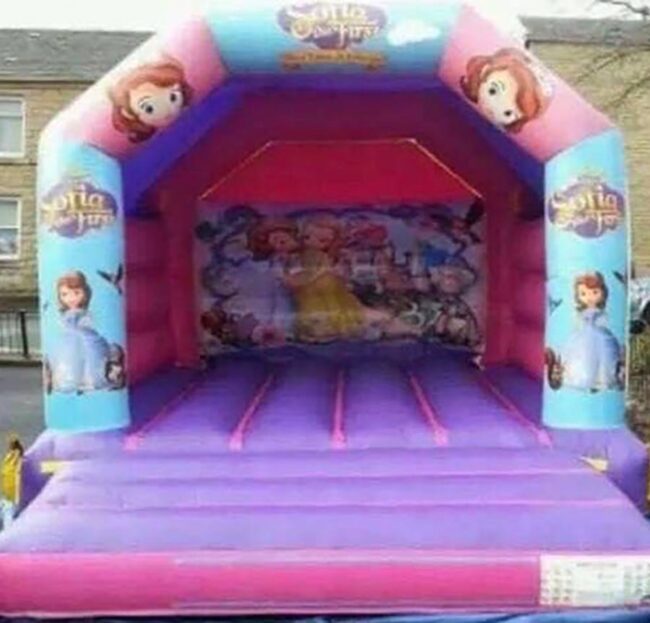 sofia-the-first-bouncy-castle